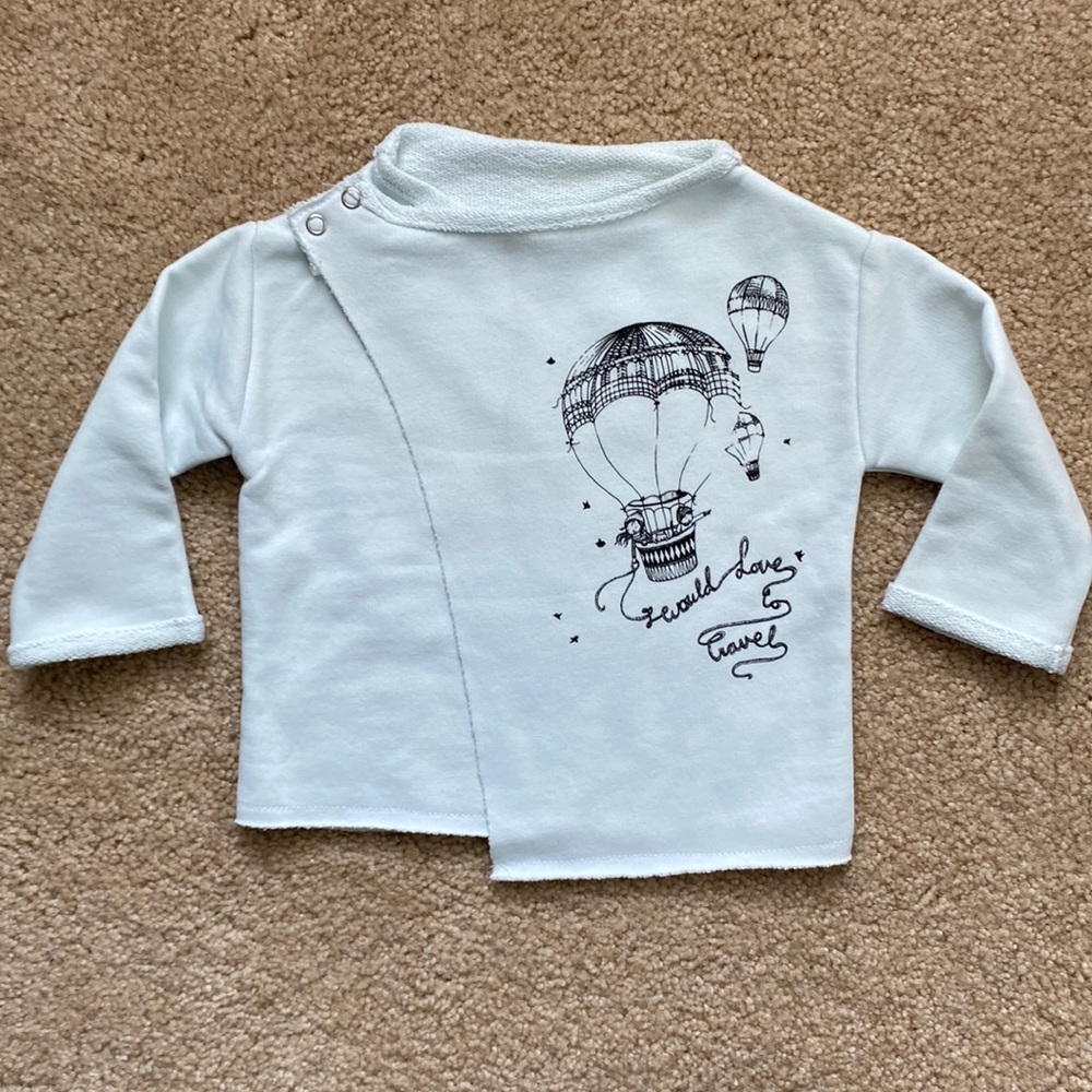 NWOT Light Grey/Blue Wrap Shirt with Hot Air Balloon- No Biggie
